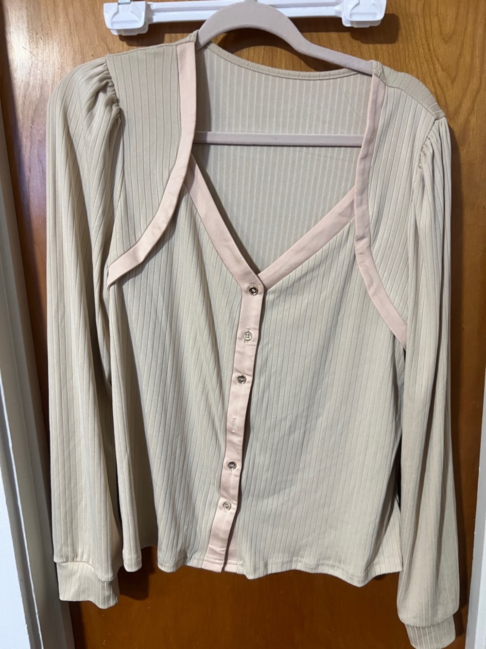 SHEIN Light Beige Ribbed Open-Shoulder Button-Front Top with Pale Pink Trim